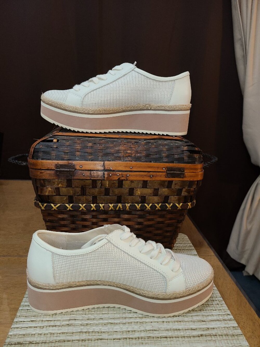 Dolce Vita Telah Platform Sneakers Cream Lace-Up Off-White Tan Color Size 8.5